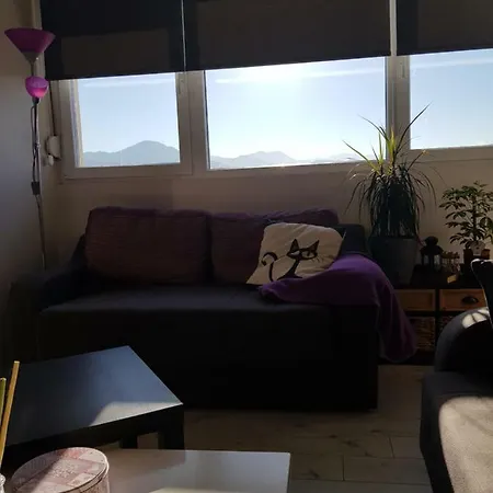 Sunny Side Apartment *